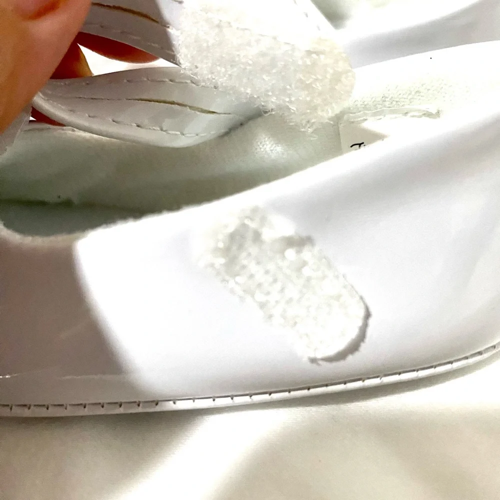 FIRST STEP Baby Girl’s White Shoes with Flower and Shine Heart. Size 6-9 Months